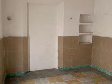 CASA EN VENTA PARA REMODELAR, EN EL CENTRO DE MÉRIDA, CERCA PASEO DE MONTEJO