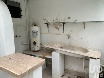 CASA EN VENTA PARA REMODELAR, EN EL CENTRO DE MÉRIDA, CERCA PASEO DE MONTEJO