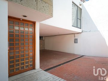 Venta de CASA/OFICINA en Romulo O´Farril