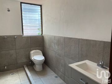 Venta de CASA/OFICINA en Romulo O´Farril