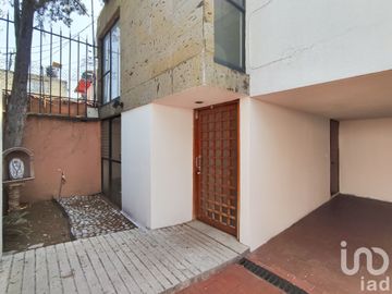 Venta de CASA/OFICINA en Romulo O´Farril