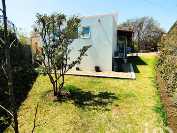 CASA CAMPESTRE EN VENTA EN HARAS DEL BOSQUE CON ARBOLES, ALBERCA, JACUZZI Y TEMAZCAL