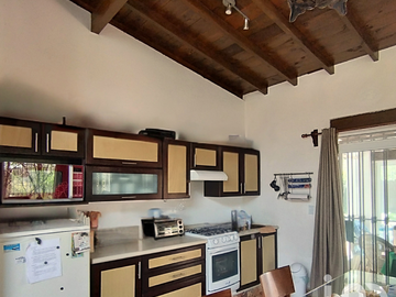 CASA CAMPESTRE EN VENTA EN HARAS DEL BOSQUE CON ARBOLES, ALBERCA, JACUZZI Y TEMAZCAL