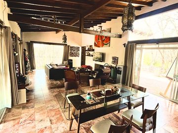 CASA CAMPESTRE EN VENTA EN HARAS DEL BOSQUE CON ARBOLES, ALBERCA, JACUZZI Y TEMAZCAL