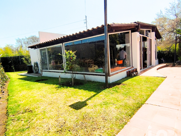CASA CAMPESTRE EN VENTA EN HARAS DEL BOSQUE CON ARBOLES, ALBERCA, JACUZZI Y TEMAZCAL