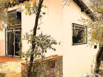 CASA CAMPESTRE EN VENTA EN HARAS DEL BOSQUE CON ARBOLES, ALBERCA, JACUZZI Y TEMAZCAL