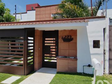 Casa en Fraccionamiento Pedregal, Oaxtepec, Yautepec, Cuernavaca, Morelos