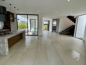 Casa en Altozano con terraza y alberca
