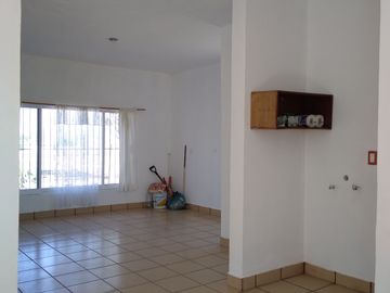 ¡Tranquilidad campestre y comodidad: hermosa casa con amplio terreno y servicios en Presa de Bravo!