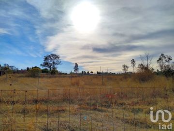 ¡Tranquilidad campestre y comodidad: hermosa casa con amplio terreno y servicios en Presa de Bravo!