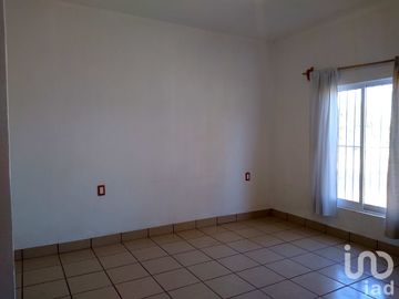 ¡Tranquilidad campestre y comodidad: hermosa casa con amplio terreno y servicios en Presa de Bravo!