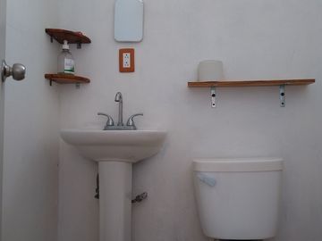 ¡Tranquilidad campestre y comodidad: hermosa casa con amplio terreno y servicios en Presa de Bravo!