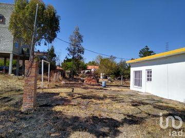 ¡Tranquilidad campestre y comodidad: hermosa casa con amplio terreno y servicios en Presa de Bravo!