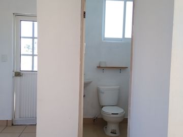 ¡Tranquilidad campestre y comodidad: hermosa casa con amplio terreno y servicios en Presa de Bravo!