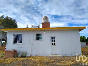 ¡Tranquilidad campestre y comodidad: hermosa casa con amplio terreno y servicios en Presa de Bravo!