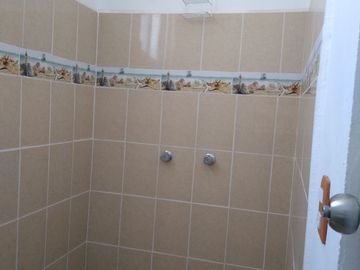 ¡Tranquilidad campestre y comodidad: hermosa casa con amplio terreno y servicios en Presa de Bravo!