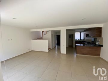 Casa en Vista Bosque, 3 Rec, Family Room, jardín, bodega, doble seguridad, 2 estac. Escuelas.