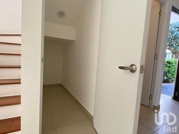 Casa en Vista Bosque, 3 Rec, Family Room, jardín, bodega, doble seguridad, 2 estac. Escuelas.