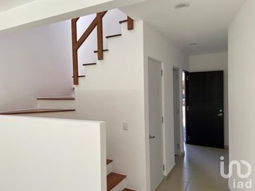Casa en Vista Bosque, 3 Rec, Family Room, jardín, bodega, doble seguridad, 2 estac. Escuelas.