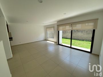 Casa en Vista Bosque, 3 Rec, Family Room, jardín, bodega, doble seguridad, 2 estac. Escuelas.