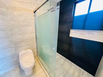 Casa Nueva en Venta en Parque Chiapas con 4 recámaras con baño completo