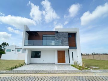 Casa Nueva en Venta en Parque Chiapas con 4 recámaras con baño completo