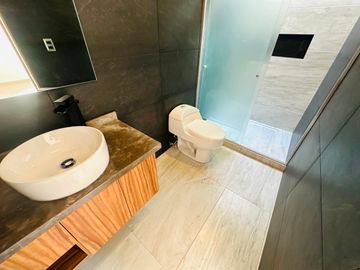 Casa Nueva en Venta en Parque Chiapas con 4 recámaras con baño completo