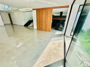 Casa Nueva en Venta en Parque Chiapas con 4 recámaras con baño completo
