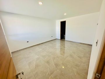 Casa Nueva en Venta en Parque Chiapas con 4 recámaras con baño completo