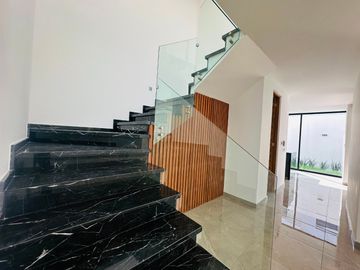 Casa Nueva en Venta en Parque Chiapas con 4 recámaras con baño completo