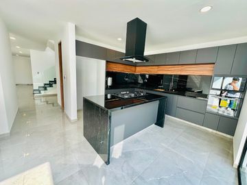 Casa Nueva en Venta en Parque Chiapas con 4 recámaras con baño completo