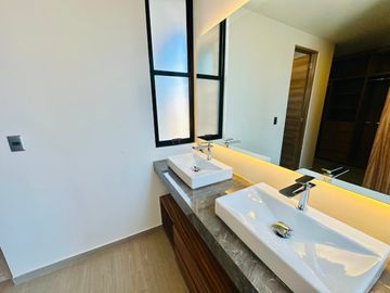 Casa Nueva en Venta en Parque Chiapas con 4 recámaras con baño completo