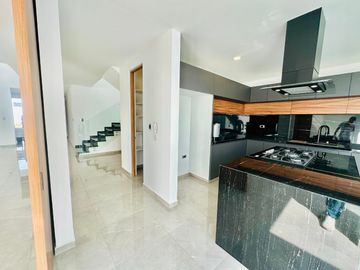 Casa Nueva en Venta en Parque Chiapas con 4 recámaras con baño completo