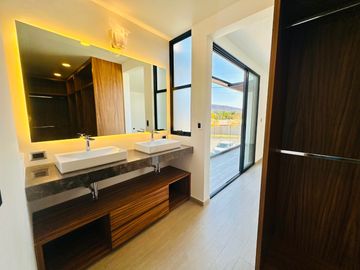 Casa Nueva en Venta en Parque Chiapas con 4 recámaras con baño completo