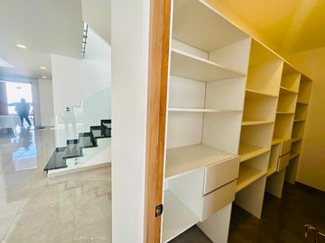 Casa Nueva en Venta en Parque Chiapas con 4 recámaras con baño completo