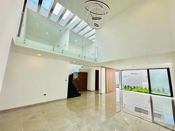Casa Nueva en Venta en Parque Chiapas con 4 recámaras con baño completo