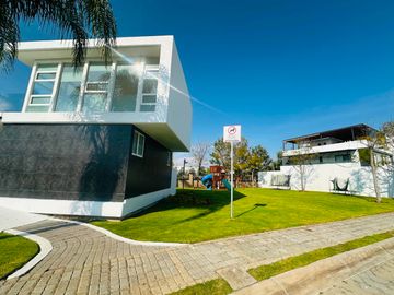 Casa Nueva en Venta en Parque Chiapas con 4 recámaras con baño completo