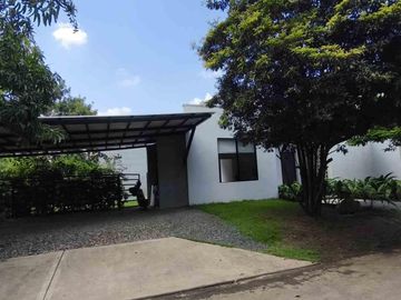 VENDO CASA CAMPESTRE DE UN PISO EN SOLARES DE LA MORADA, JAMUNDI