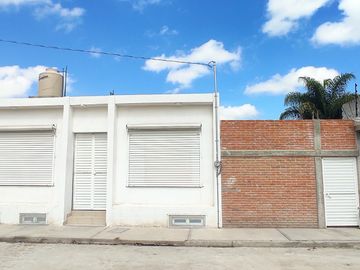 Casa en Venta con Local Comercial en El Chamizal, Pedro Escobedo, Querétaro.