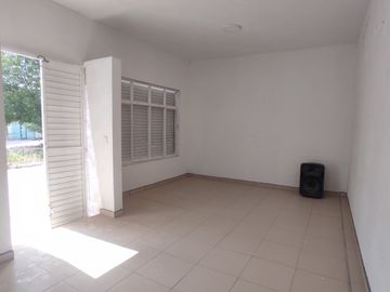 Casa en Venta con Local Comercial en El Chamizal, Pedro Escobedo, Querétaro.
