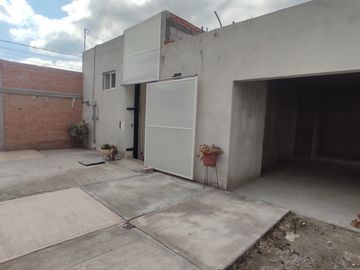 Casa en Venta con Local Comercial en El Chamizal, Pedro Escobedo, Querétaro.