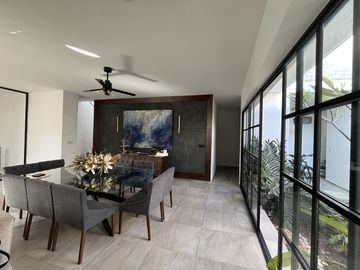 Casa en venta de 4 recámaras en Montebello, Mérida, Yucatán