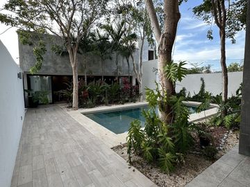 Casa en venta de 4 recámaras en Montebello, Mérida, Yucatán