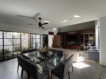 Casa en venta de 4 recámaras en Montebello, Mérida, Yucatán