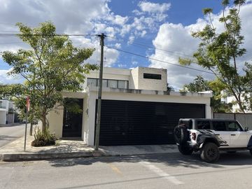 Casa en venta de 4 recámaras en Montebello, Mérida, Yucatán