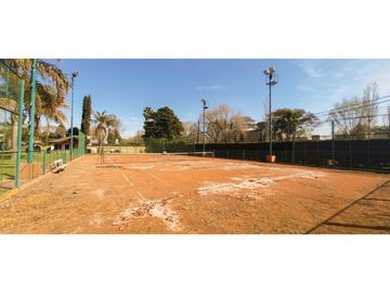 Casa quinta en Roldán, barrio Los Olmos.