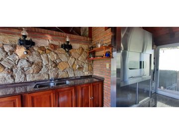 Casa quinta en Roldán, barrio Los Olmos.