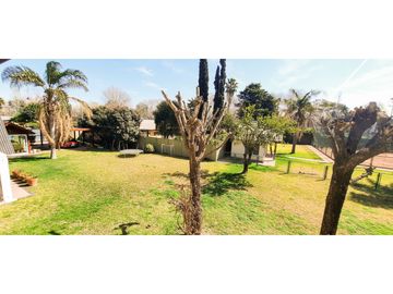 Casa quinta en Roldán, barrio Los Olmos.