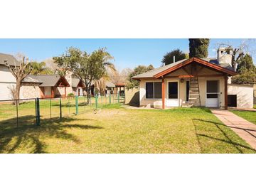 Casa quinta en Roldán, barrio Los Olmos.