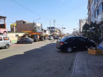 REMATO CASA PEQUEÑA CERCA AL MERCADILLO BOLOGNESI Y LA VENIDA INDUSTRIAL